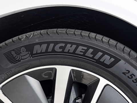 2025�� Pro ���ܻ��°�