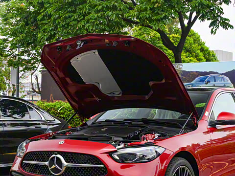 2025�� �Ŀ� C 260 L �˶���