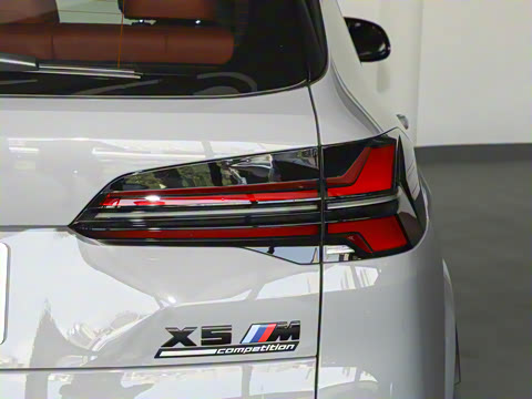 2023�� X5 M ������