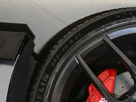 2025�� 703km Ultra�˶���