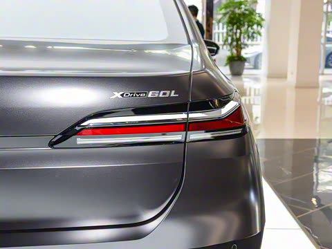 2023�� xDrive60L M�˶���װ