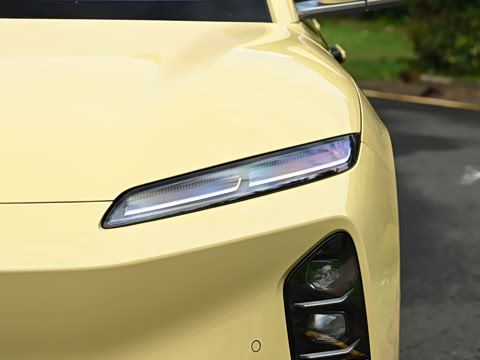 2025�� 75kWh Touring