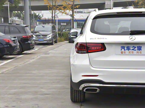 2022�� �Ŀ� GLC 300 L 4MATIC ������