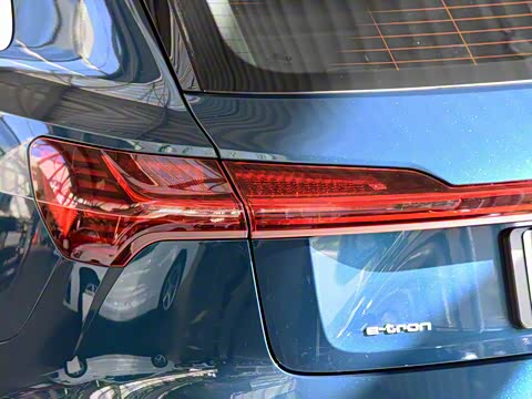 2019�� 55 quattro ������