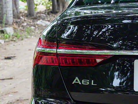 2025�� �Ŀ� 55 TFSI quattro �콢������