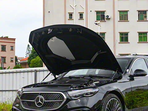 2025�� �Ŀ� E 300 L ����˶���