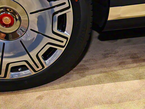 2025�� 4.0T V8 ��ͤ���϶��ư�