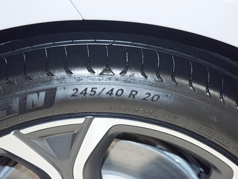 2025�� 75kWh Touring