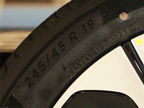 2025�� 75kWh Touring