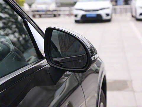 2025�� �Ŀ� GLC 260 4MATIC ����SUV