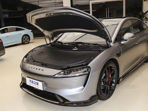 2025�� 703km Ultra�˶���