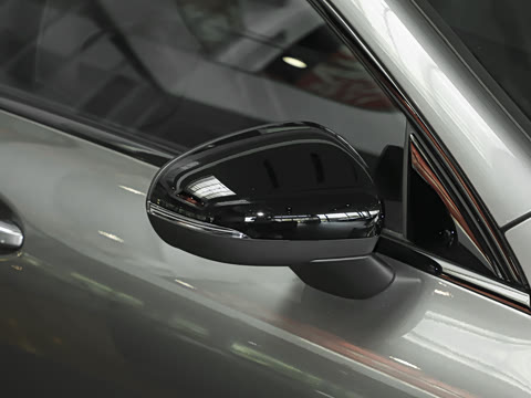 2025�� CLA 260 4MATIC