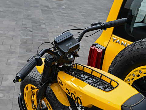 2022�� 2.0T �߾��޶���