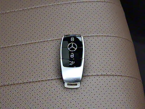 2022�� �Ŀ� E 350 e L ���ʽ��϶����γ�