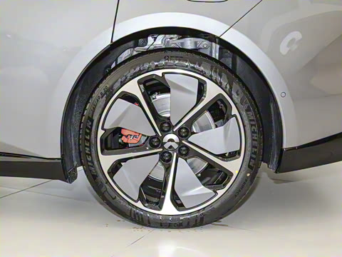 2025�� 75kWh Touring