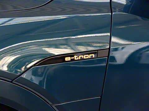 2019�� 55 quattro ������