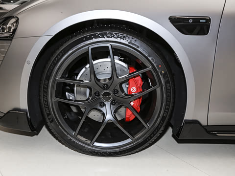 2025�� 703km Ultra�˶���