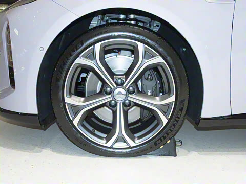 2025�� 75kWh Touring