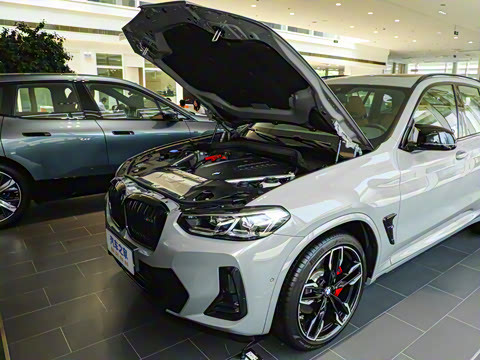 2022�� M40i