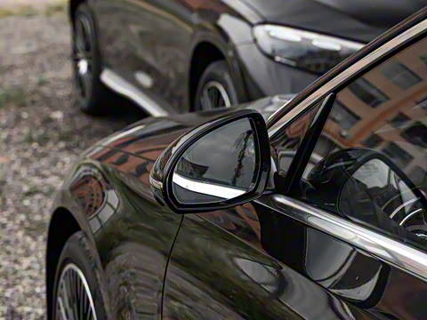 2025�� �Ŀ� E 300 L ����˶���