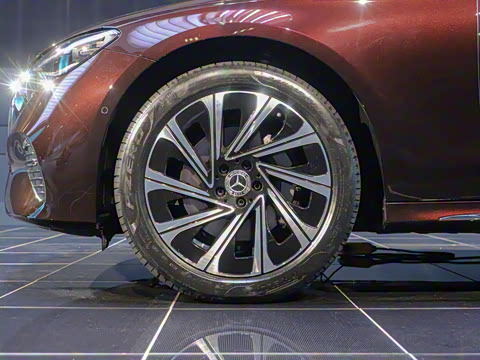 2024�� E 300 L ������