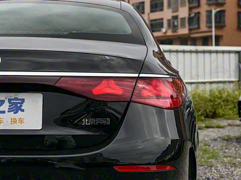 2025�� �Ŀ� E 300 L ����˶���