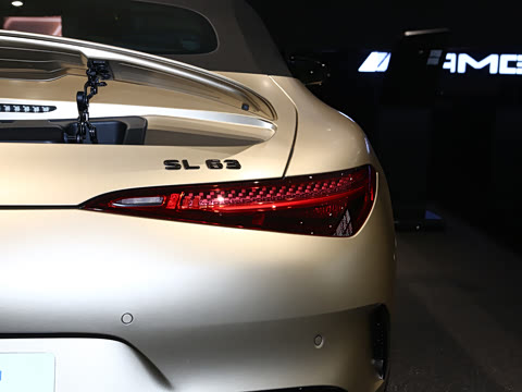 2026�� AMG SL 63 Golden Coast