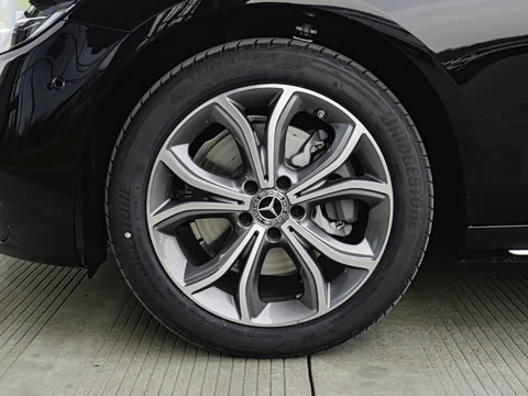 2023�� �Ŀ� E 300 L �˶�������