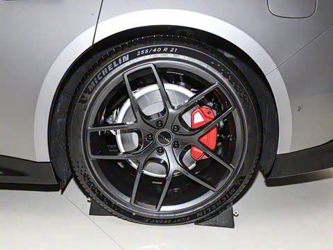 2025�� 703km Ultra�˶���