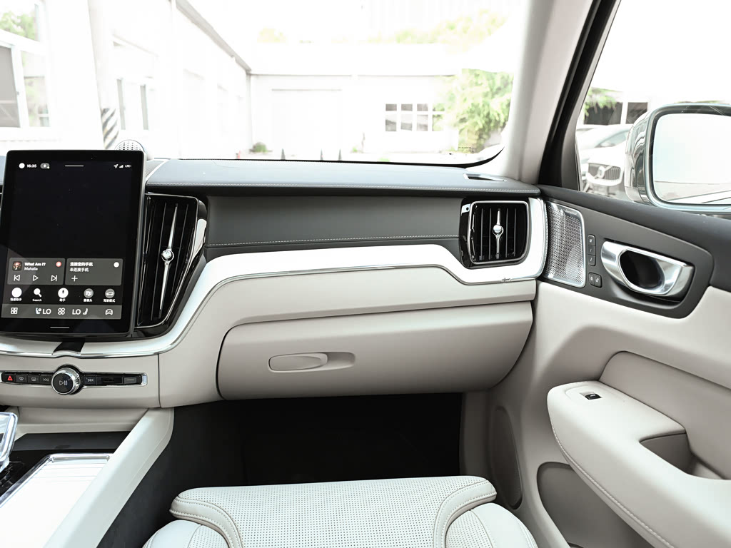 Volvo XC60 II Рестайлинг 2, Внедорожник 5 дв.: фото поколения