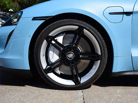 2019�� Taycan 4S