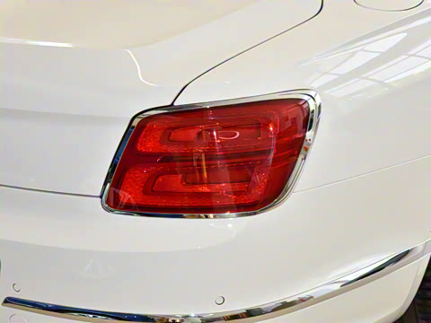 2026�� 4.0T V8 Mulliner