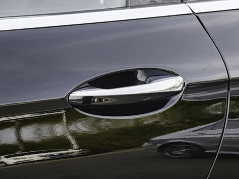 2023�� �Ŀ� E 300 L �˶�������