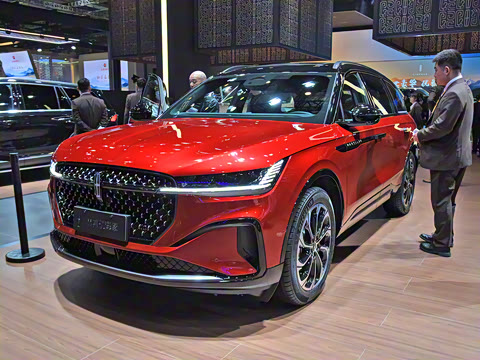 2025�� 2.0T ������������˹��