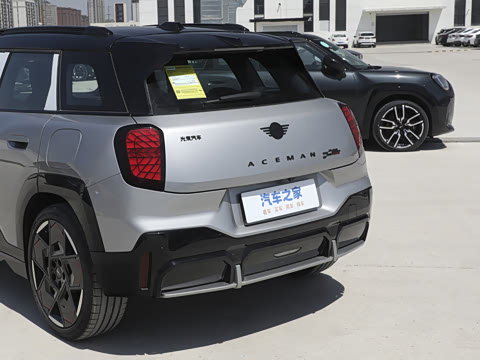 2025�� JOHN COOPER WORKS