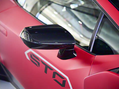 2021�� Hurac��n STO