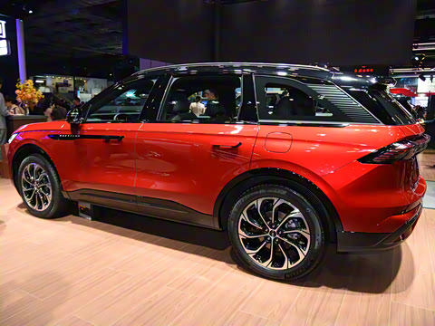 2025�� 2.0T ������������˹��