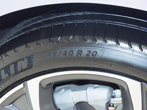 2025�� 75kWh Touring