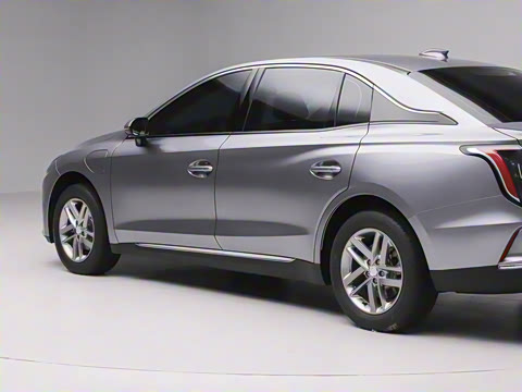 2025�� 610km PLUS