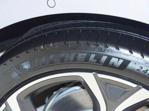 2025�� 75kWh Touring