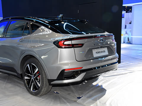 2022�� EcoBoost 245 ST-Line