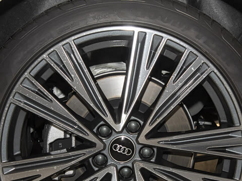 2025�� �Ŀ� 55 TFSI quattro �콢������