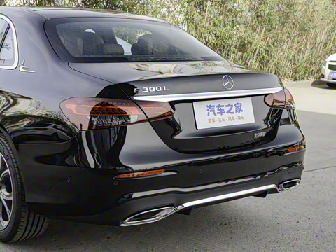 2023�� �Ŀ� E 300 L �˶�������