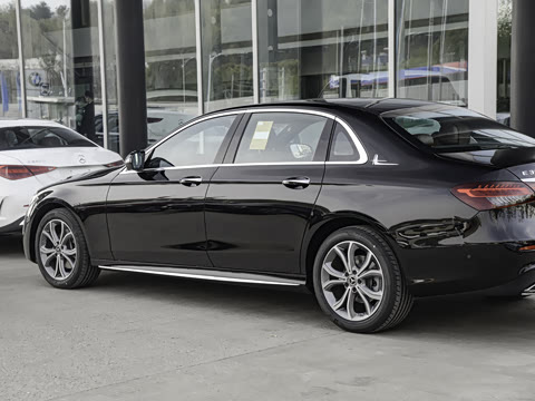 2023�� �Ŀ� E 300 L �˶�������