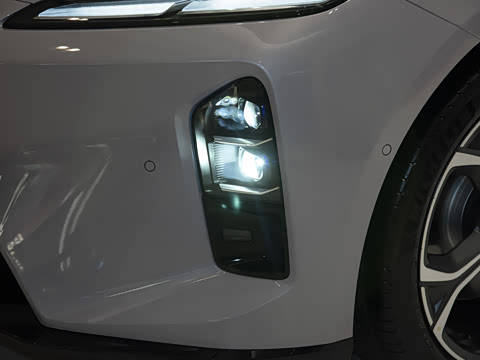 2025�� 75kWh Touring