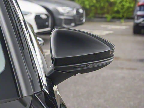 2023�� 40 TFSI ����������