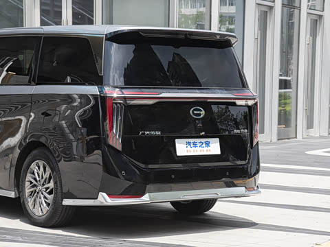 2025�� Ǭ��ϵ�� Ultra ͷ�Ȳ�