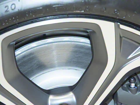 2025�� 75kWh Touring