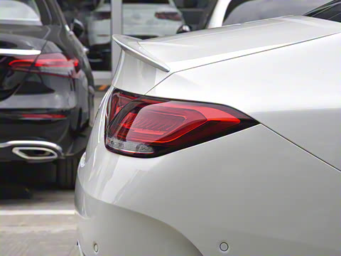 2021�� �Ŀ� CLS 300 ������