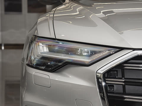 2025�� �Ŀ� 55 TFSI quattro �콢������